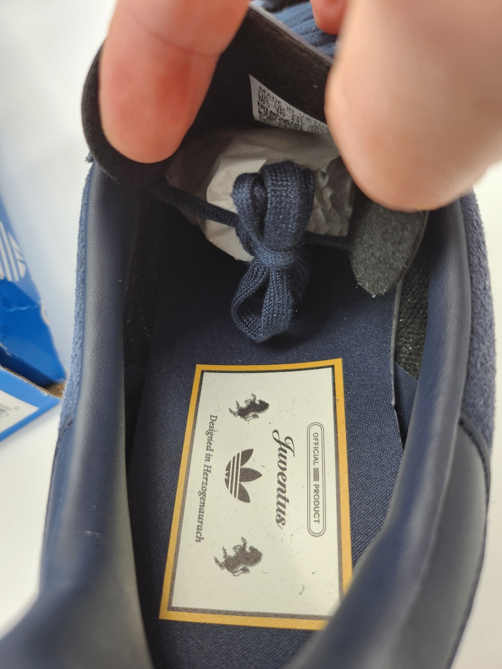 Adidas Gazelle Terrace JS3044 Juventus Sneakers Size: 10.5M NWT - Picture 8 of 9